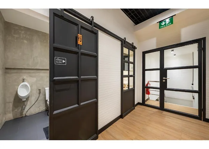 Siam Subway And Cafe Hostel *