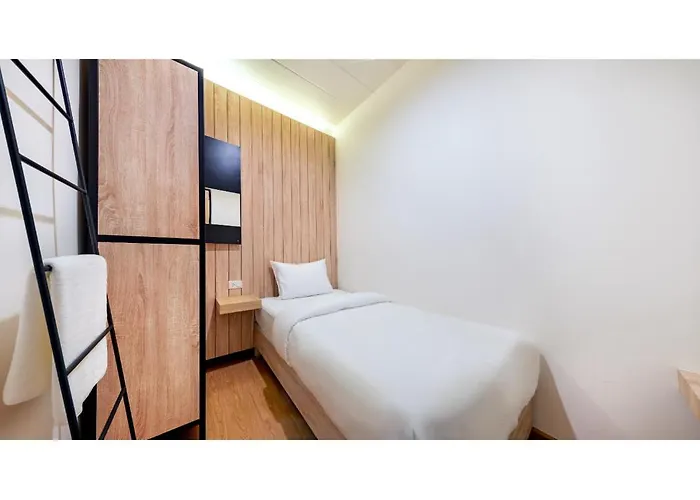 Siam Subway And Cafe Hostel Bangkok