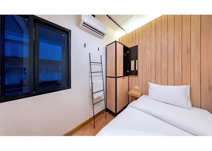 Siam Subway And Cafe Hostel Bangkok