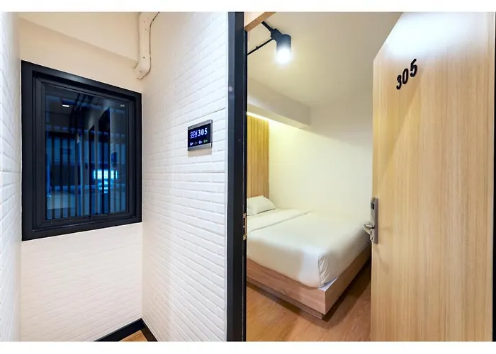 Hostel Siam Subway And Cafe