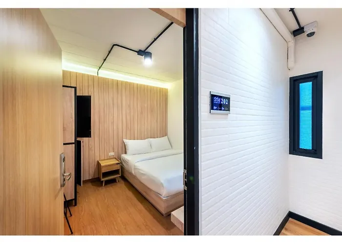 Hostel Siam Subway And Cafe