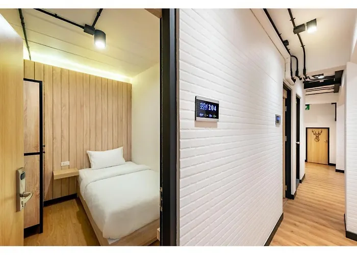 Siam Subway And Cafe Hostel *