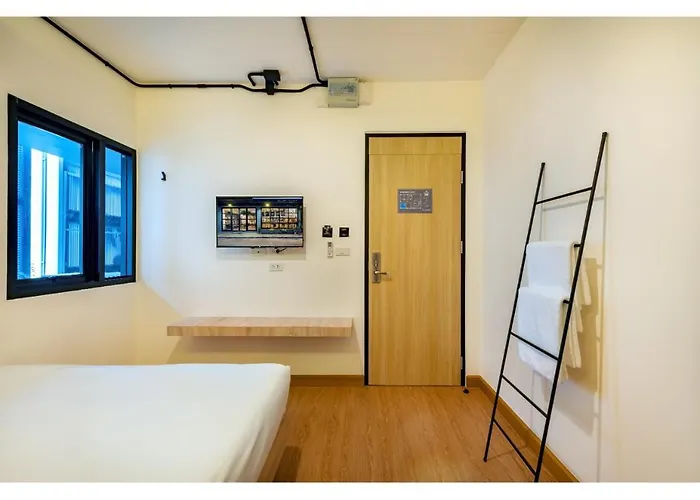 Siam Subway And Cafe Hostel
