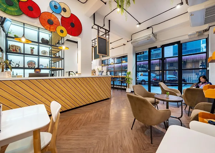 Siam Subway And Cafe Hostel
