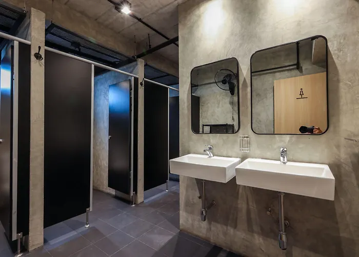Hostel Siam Subway And Cafe *