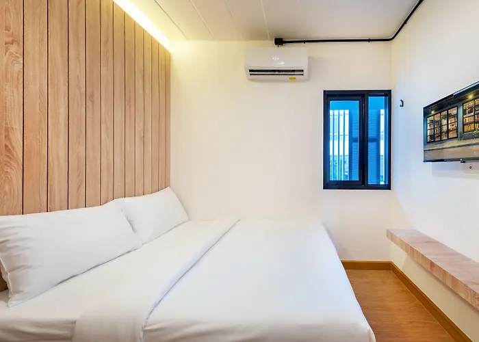 Siam Subway And Cafe Hostel
